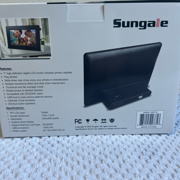 7" Digital Photo Frame - Picture 3 of 5